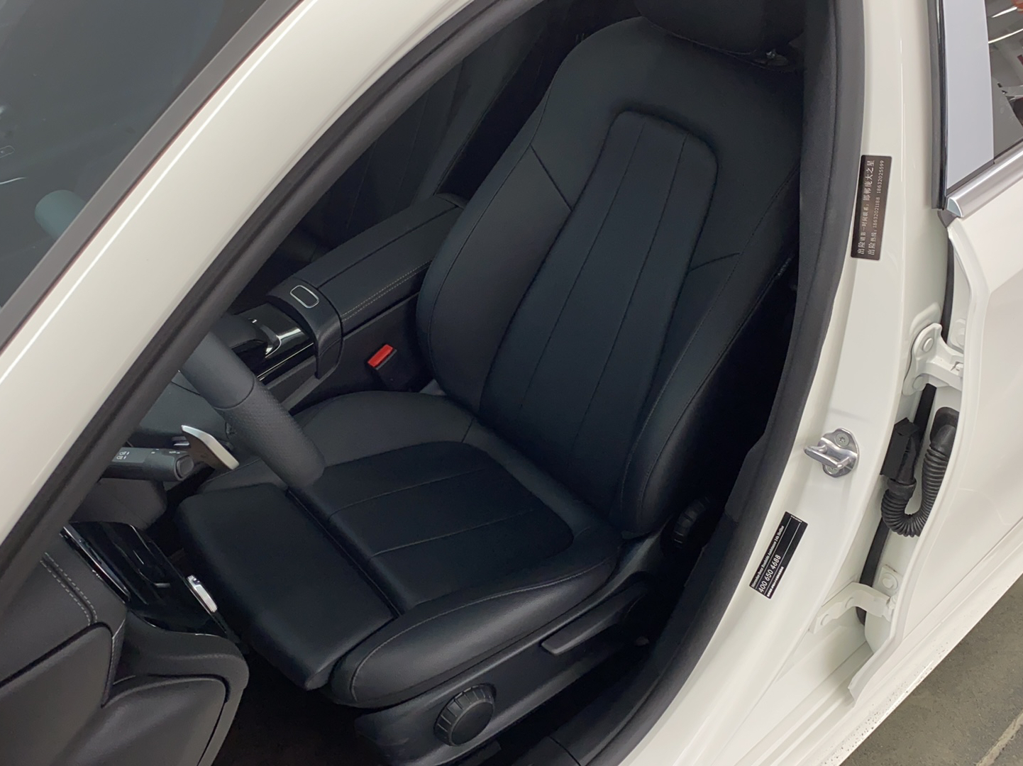 奔驰A级 2022款 改款 A 200 L 运动轿车时尚型