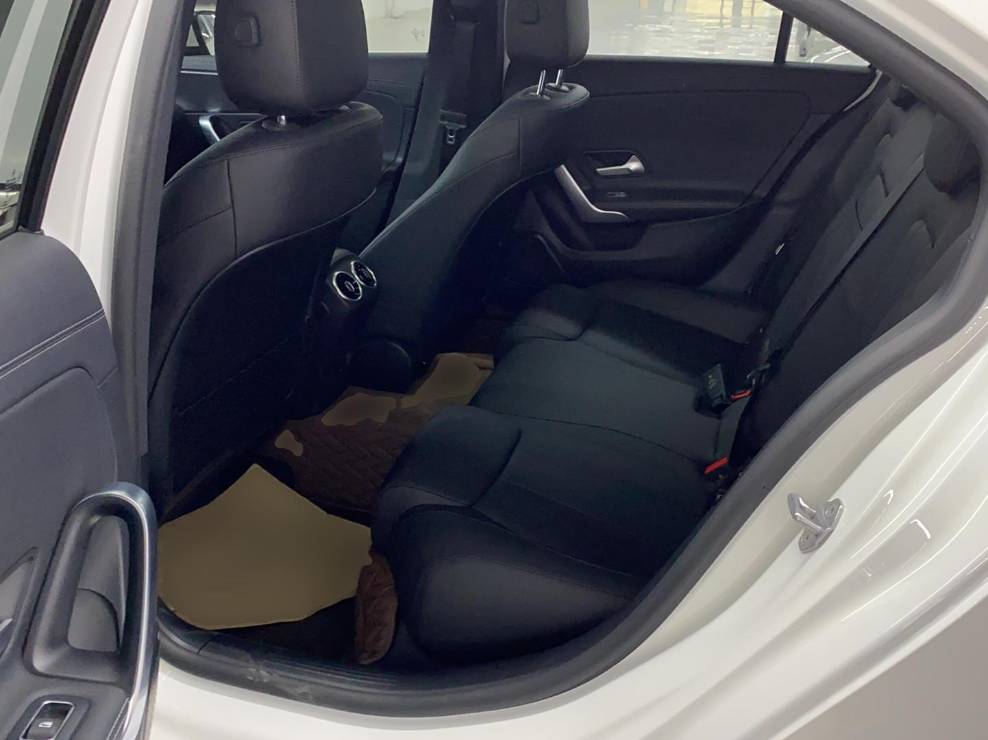 奔驰A级 2022款 改款 A 200 L 运动轿车时尚型