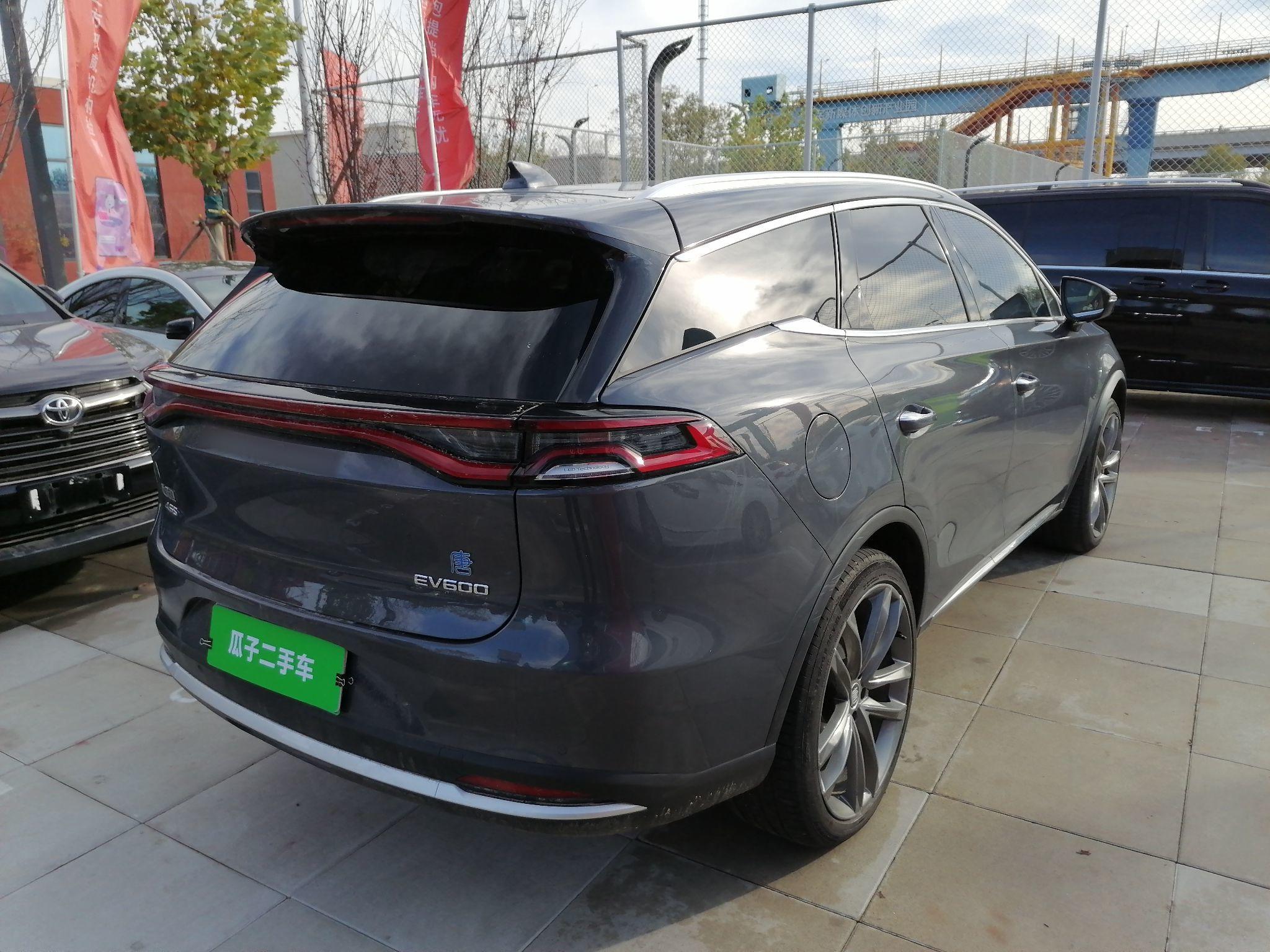 比亚迪 唐新能源 2019款 EV600D 四驱智联创领型