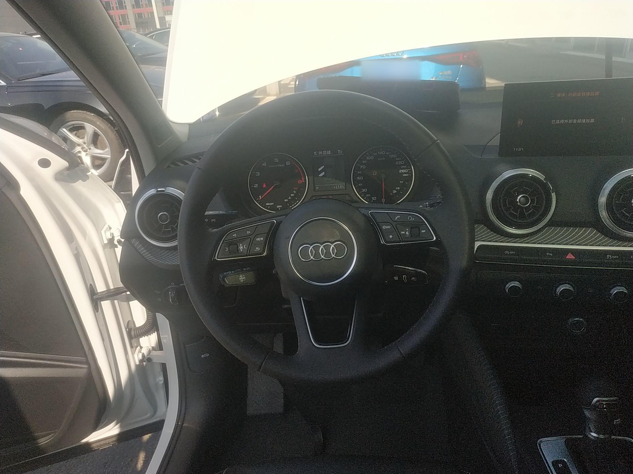 奥迪Q2L 2022款 35 TFSI 进取致雅型