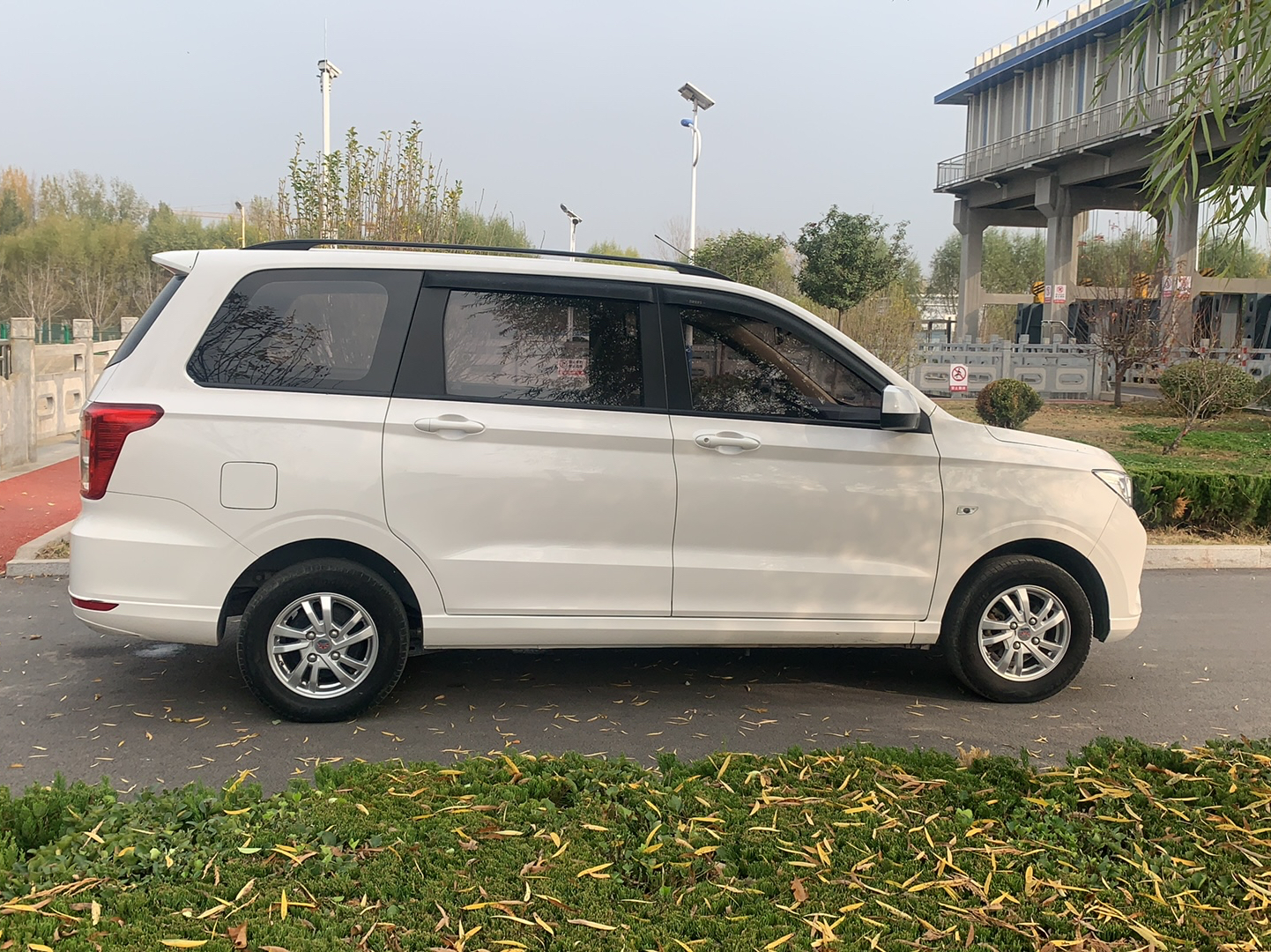 五菱汽车 五菱宏光 2019款 1.5L S舒适型国VI LAR