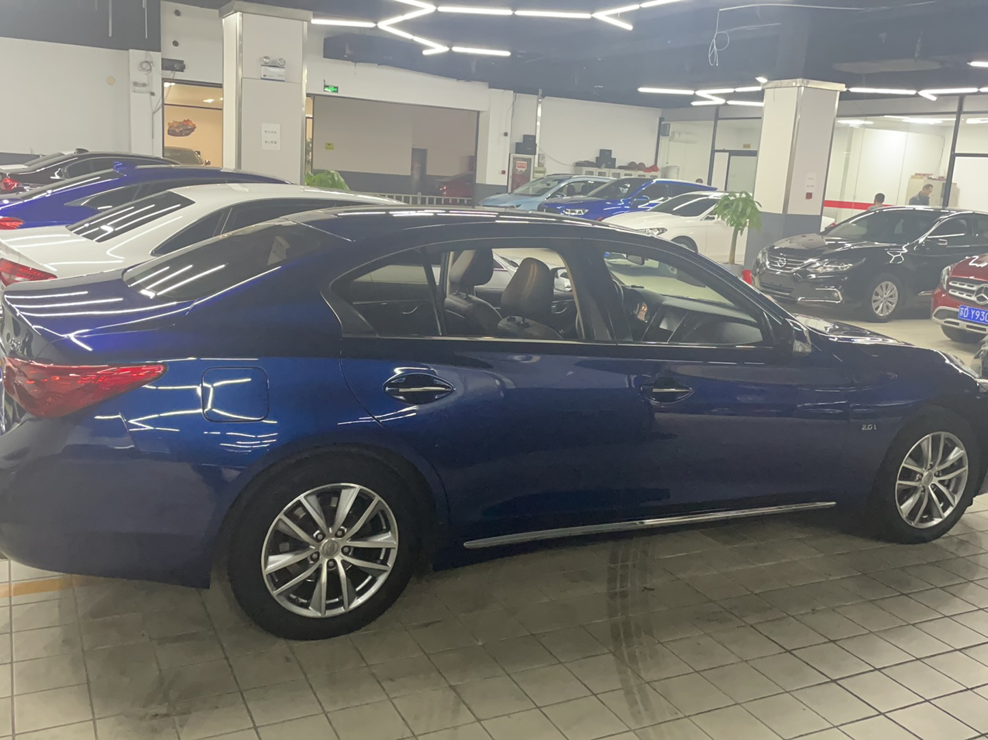 英菲尼迪Q50L 2015款 2.0T 舒适版