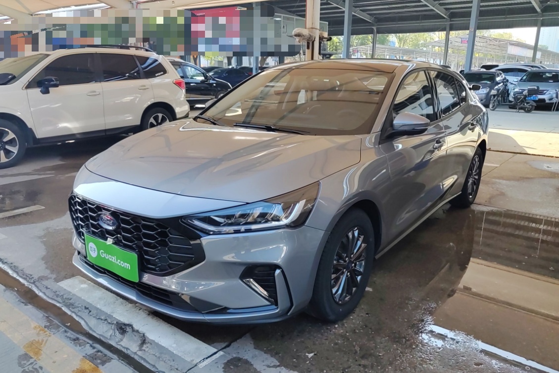 福特 福克斯 2022款 三厢 EcoBoost 180 自动竞速版