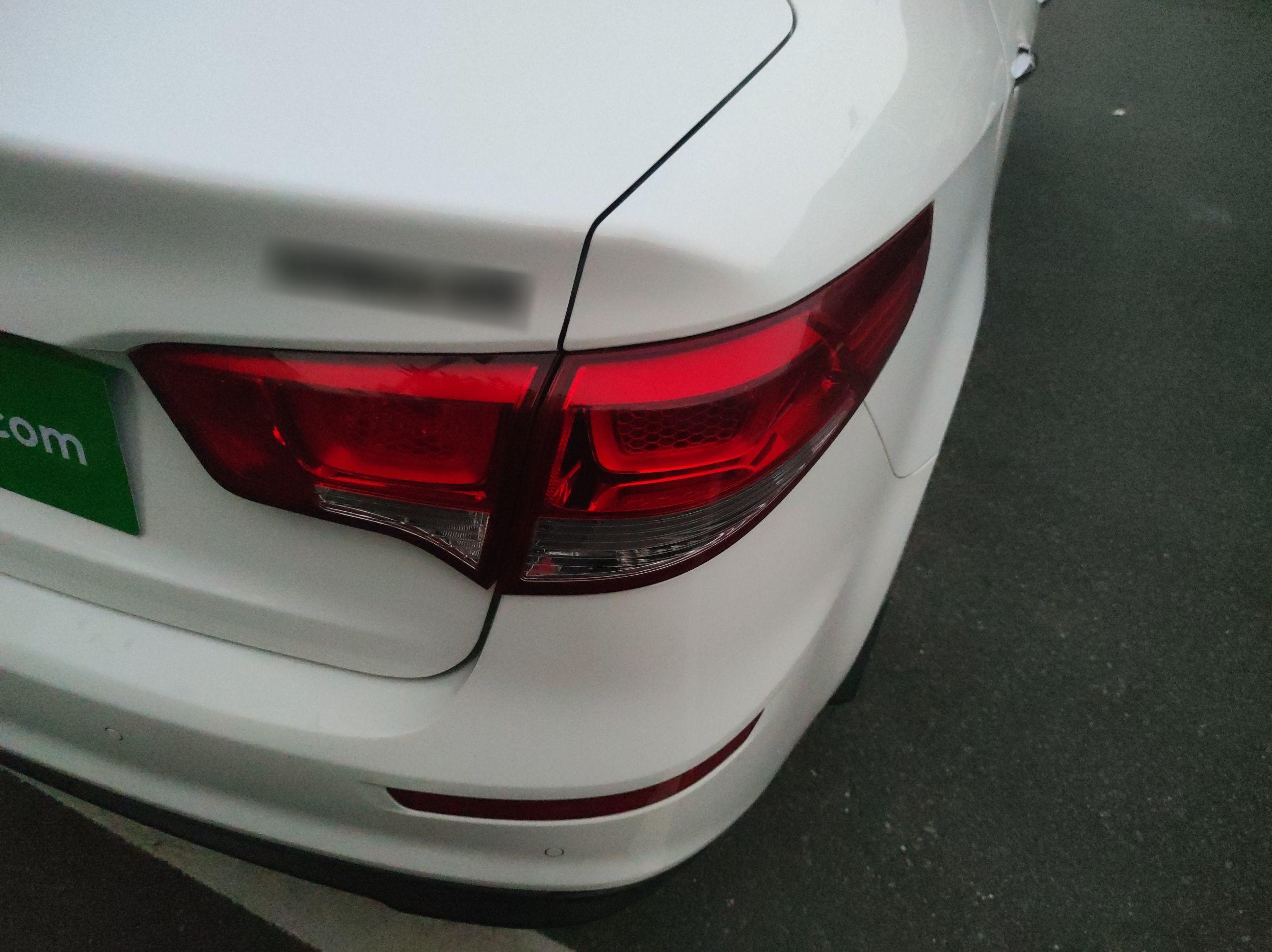 起亚K2 2015款 三厢 1.4L MT GLS