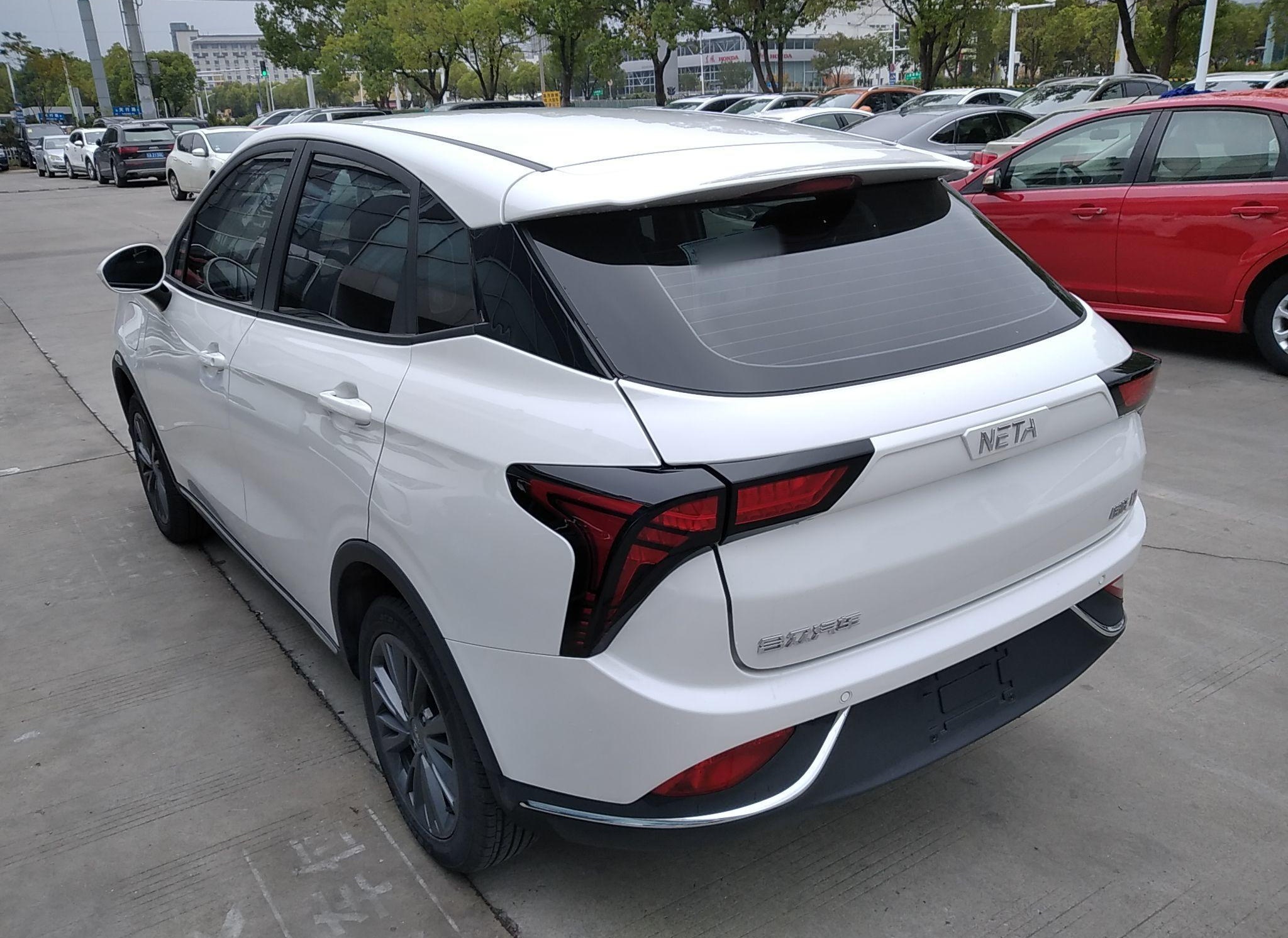 哪吒汽车 哪吒V 2022款 潮 400 Lite