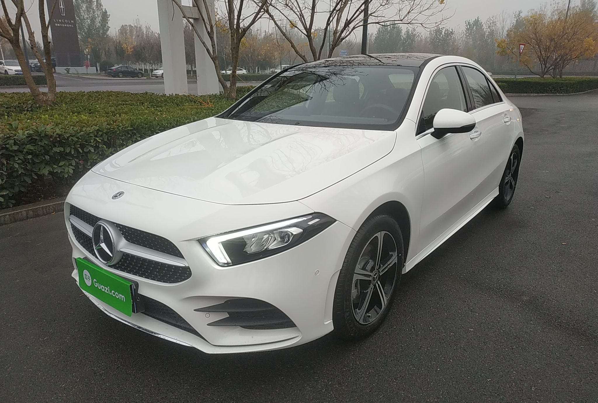 奔驰A级 2022款 改款二 A 200 L 运动轿车时尚型