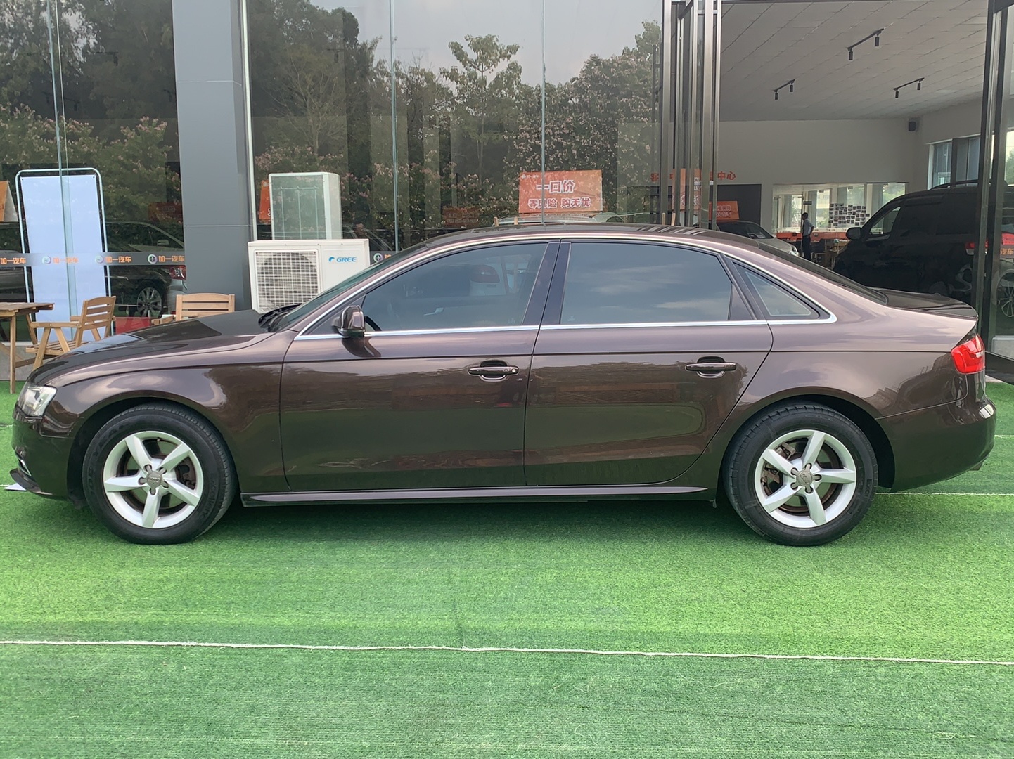 奥迪A4L 2015款 35 TFSI 自动标准型(低配)