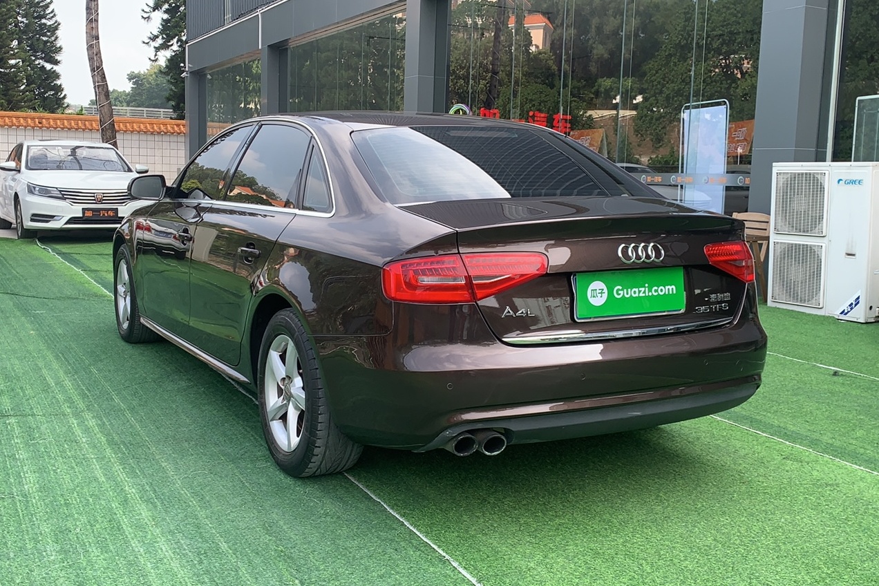 奥迪A4L 2015款 35 TFSI 自动标准型(低配)