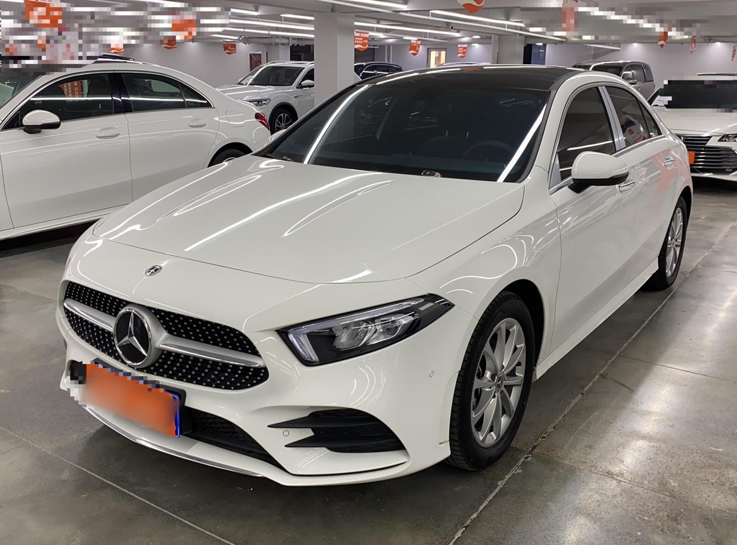 奔驰A级 2022款 改款 A 200 L 运动轿车时尚型