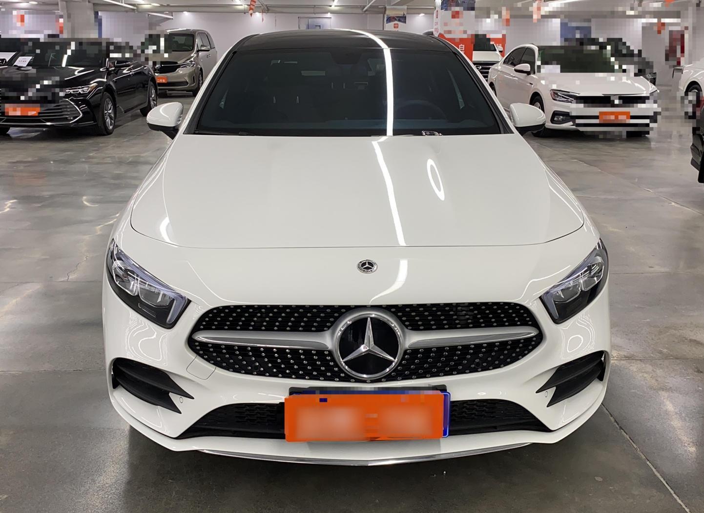 奔驰A级 2022款 改款 A 200 L 运动轿车时尚型