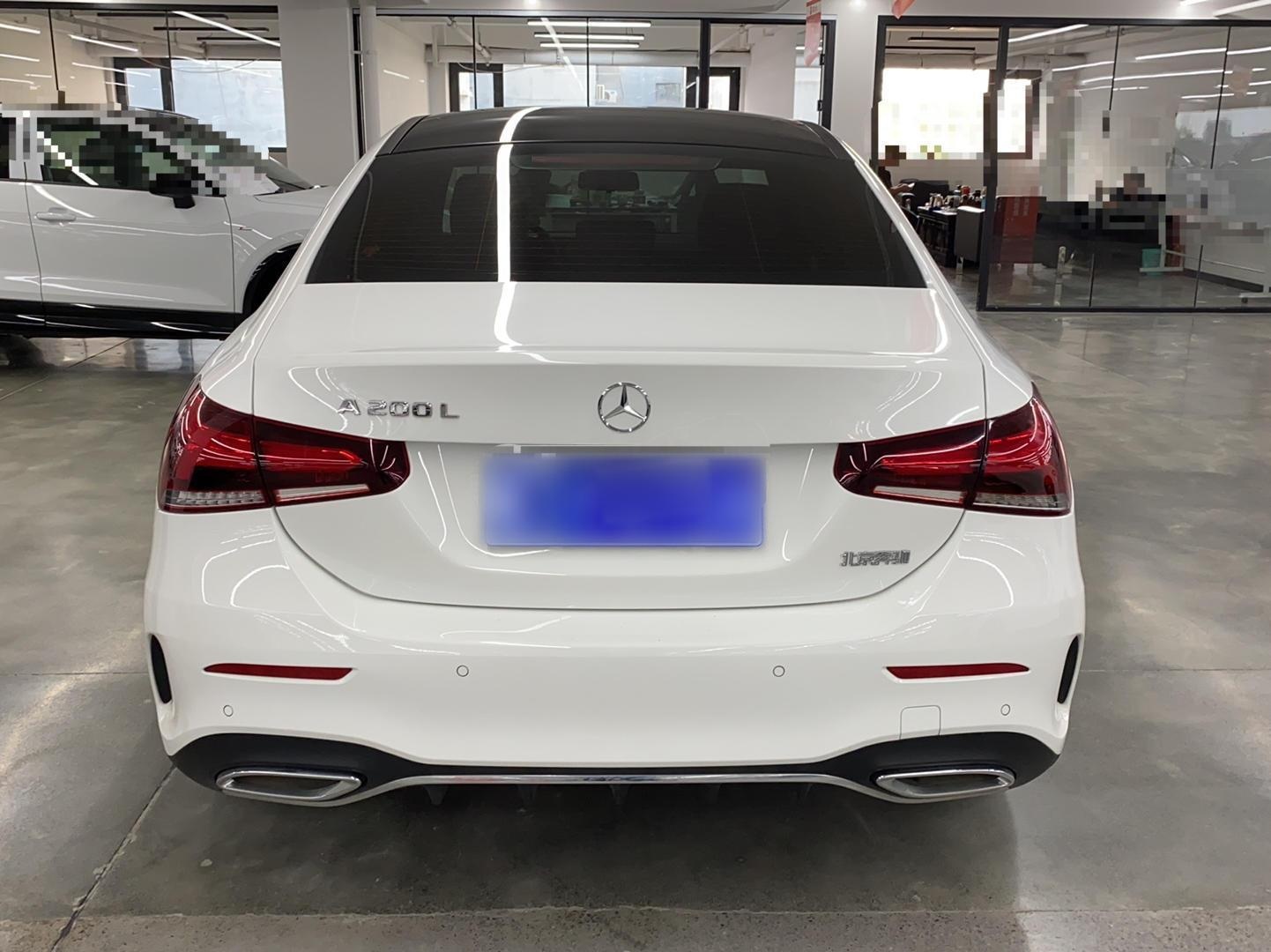奔驰A级 2022款 改款 A 200 L 运动轿车时尚型