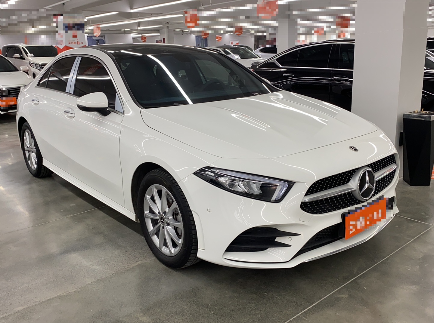 奔驰A级 2022款 改款 A 200 L 运动轿车时尚型