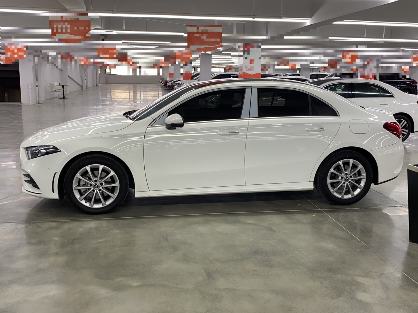 奔驰A级 2022款 改款 A 200 L 运动轿车时尚型