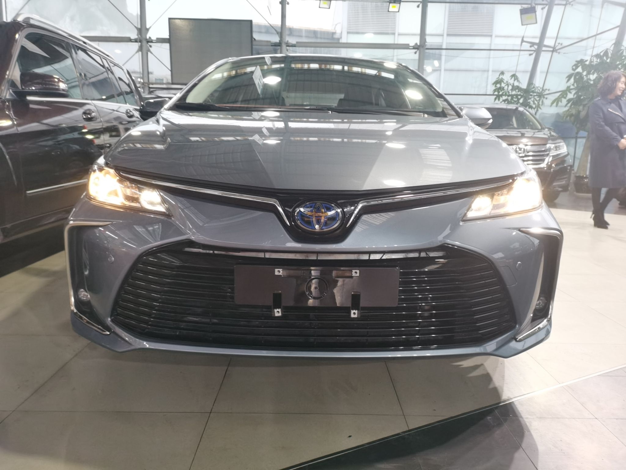 丰田 卡罗拉 2021款 双擎 1.8L E-CVT精英版