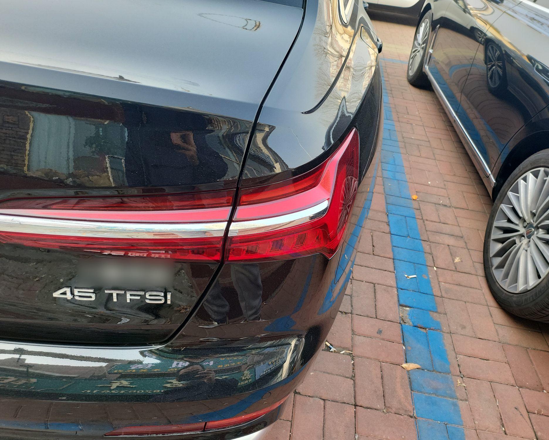 奥迪A6L 2023款 45 TFSI 臻选动感型