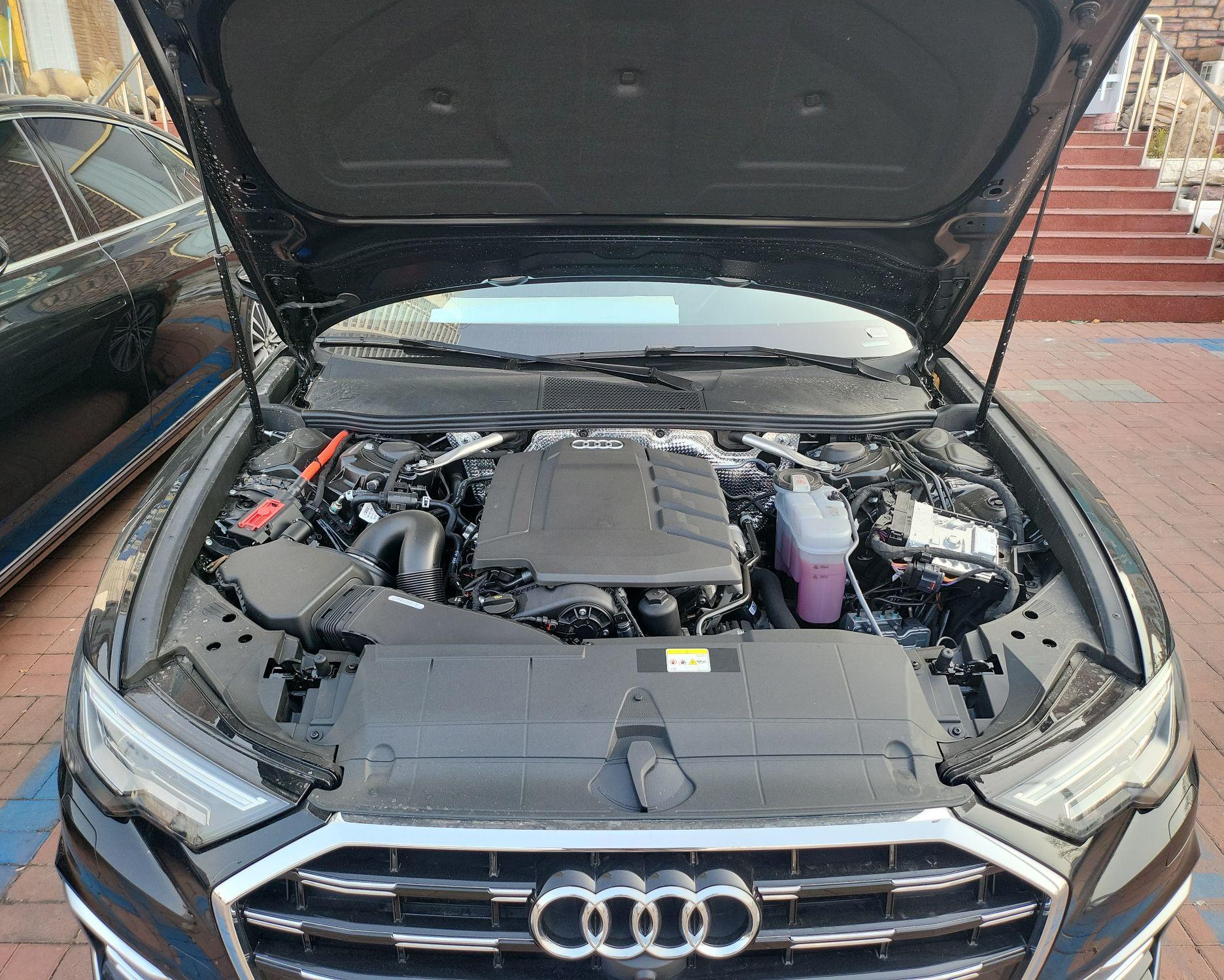 奥迪A6L 2023款 45 TFSI 臻选动感型