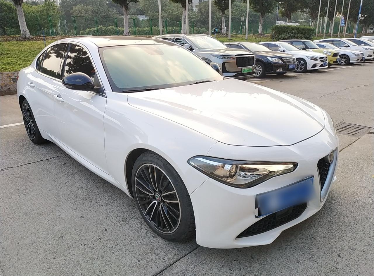 阿尔法·罗密欧 Giulia 2017款 2.0T 280HP 豪华版