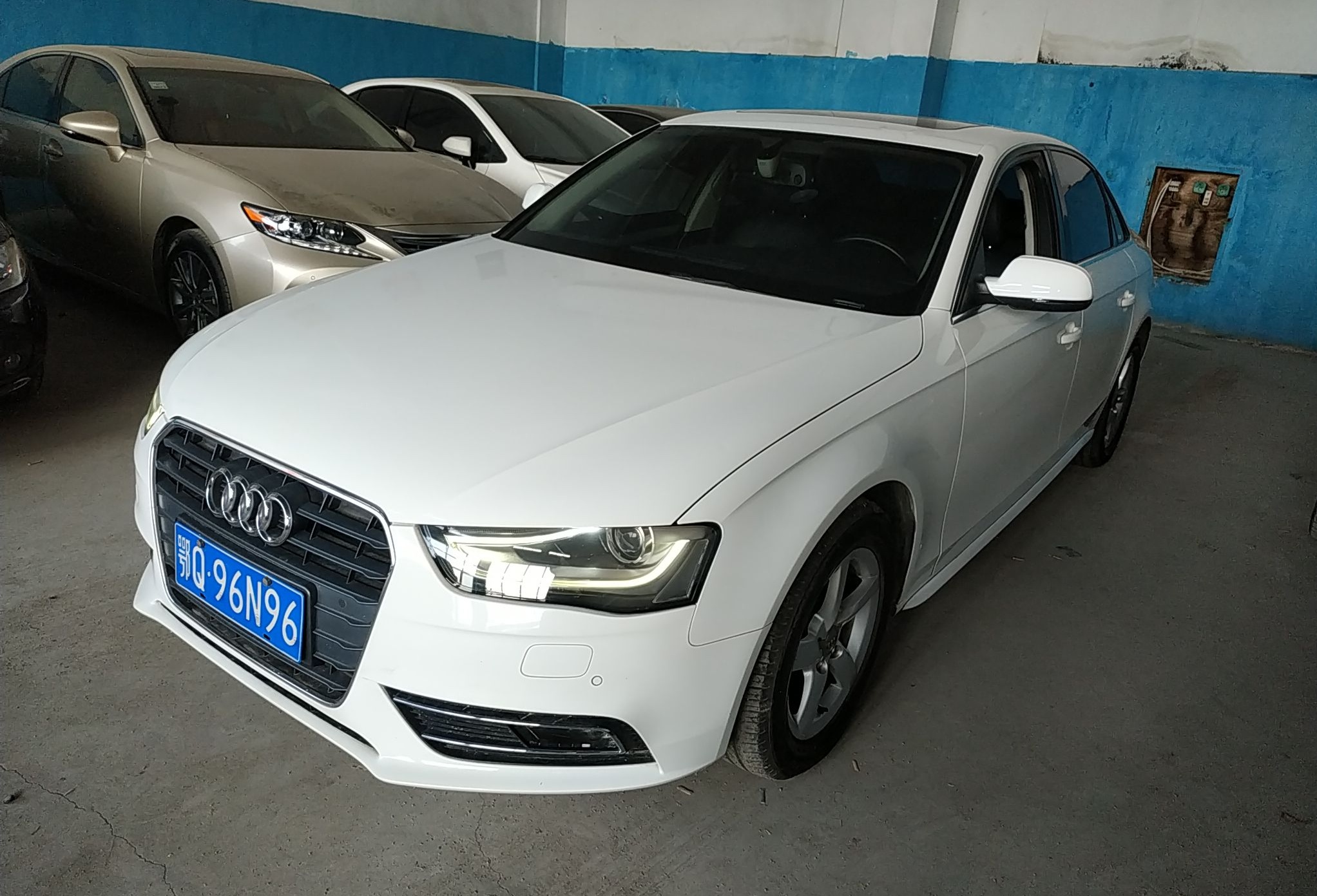 奥迪A4L 2015款 35 TFSI 自动标准型