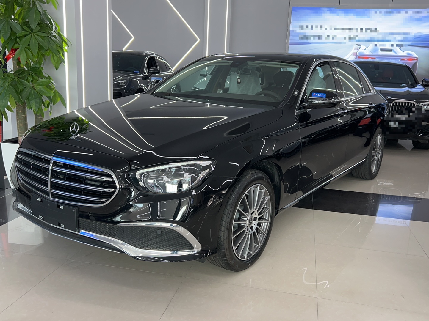 奔驰E级 2022款 E 260 L