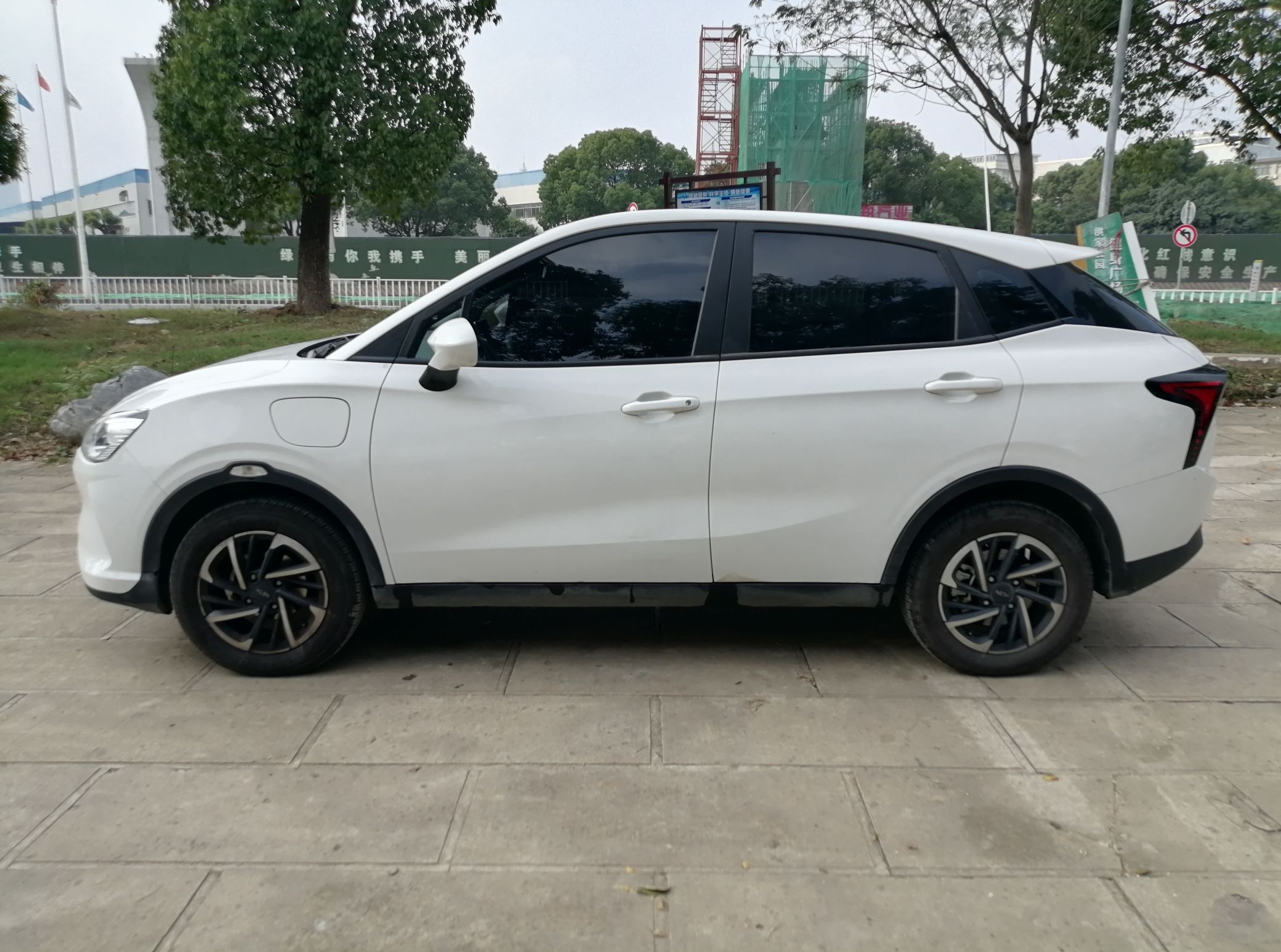 哪吒汽车 哪吒V 2021款 长续航娱乐版升级型