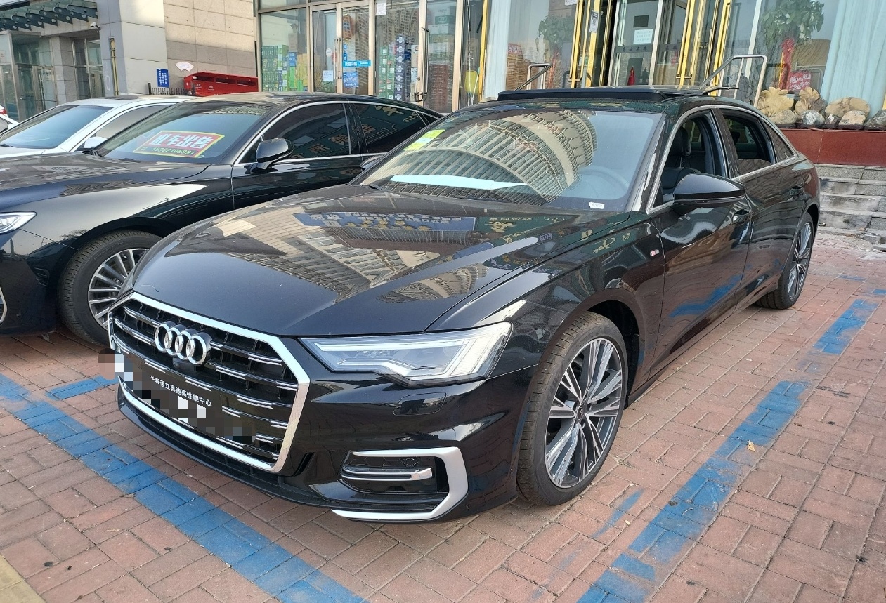 奥迪A6L 2023款 45 TFSI 臻选动感型