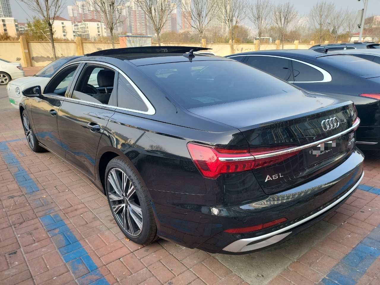 奥迪A6L 2023款 45 TFSI 臻选动感型