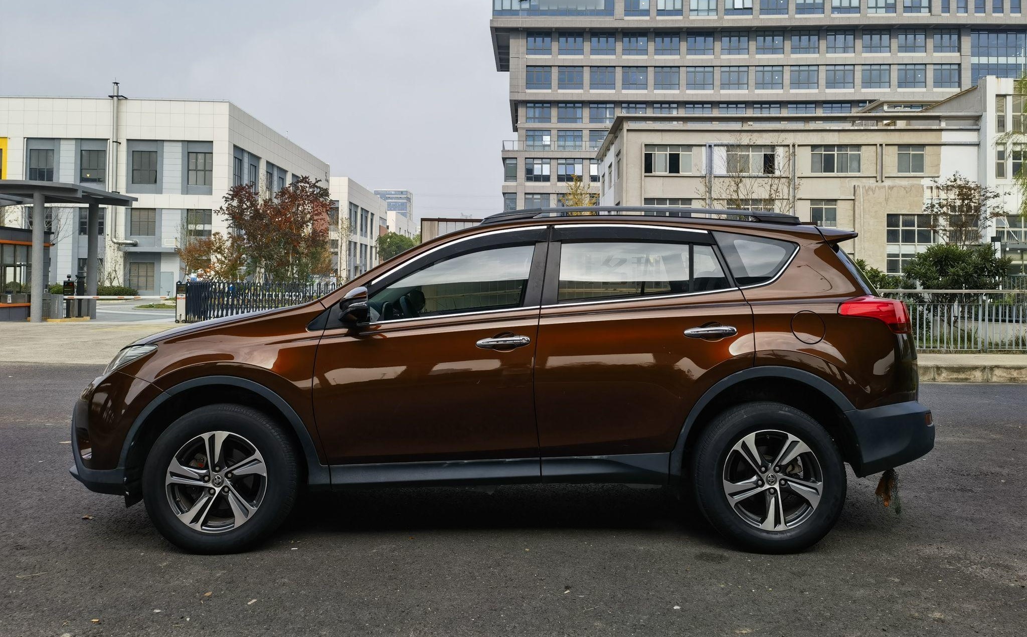 丰田 RAV4 2015款 2.0L CVT四驱新锐版