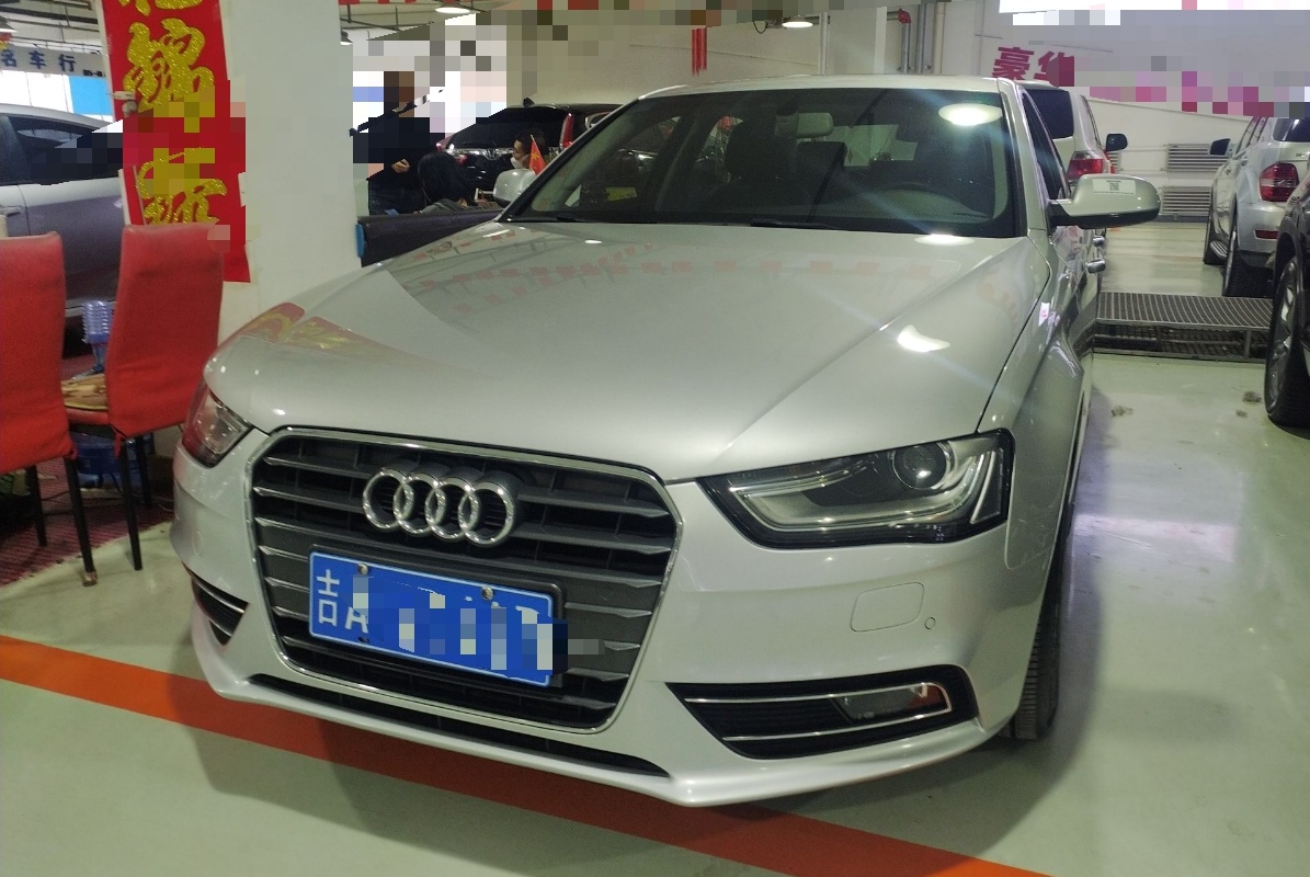 奥迪A4L 2013款 35 TFSI 自动标准型