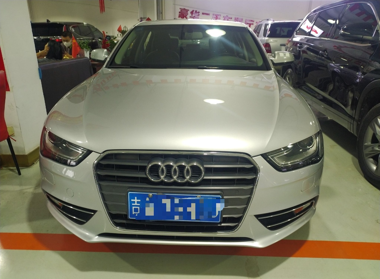 奥迪A4L 2013款 35 TFSI 自动标准型