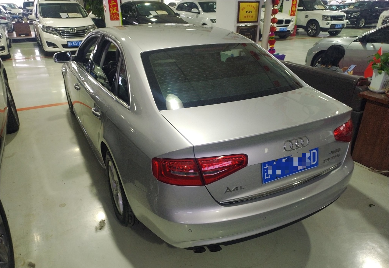 奥迪A4L 2013款 35 TFSI 自动标准型