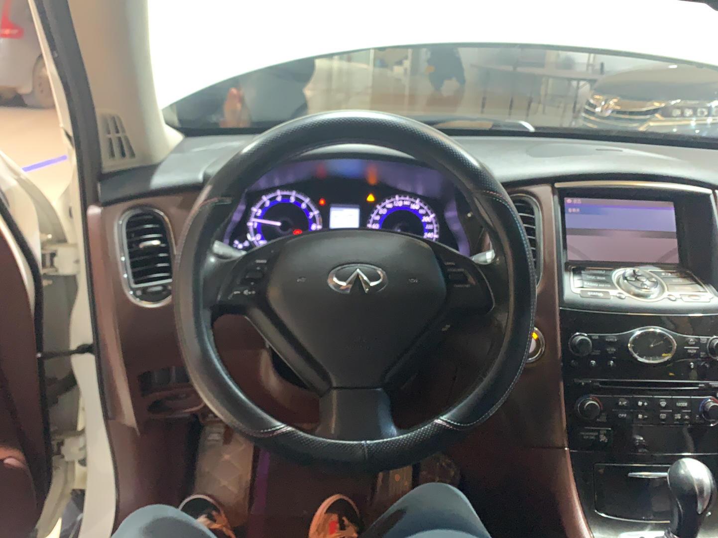 英菲尼迪QX50 2013款 2.5L 两驱优雅版(进口)