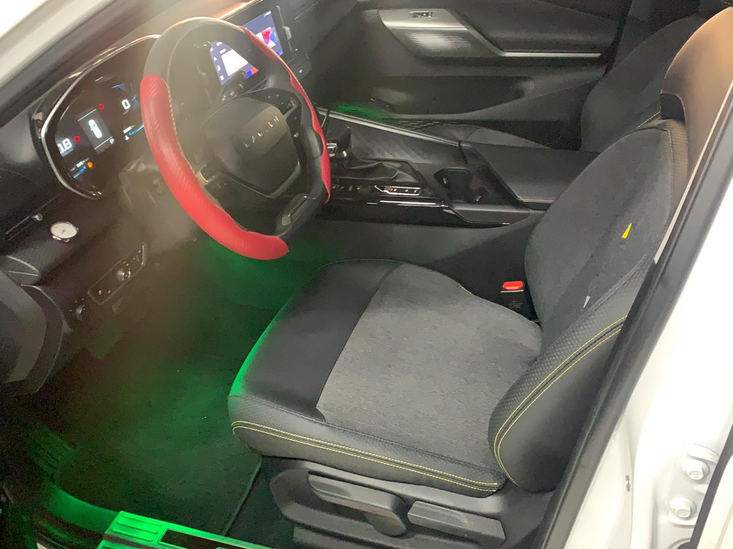 新宝骏 宝骏RC-5 2020款 RC-5W 1.5T CVT智耀豪华型