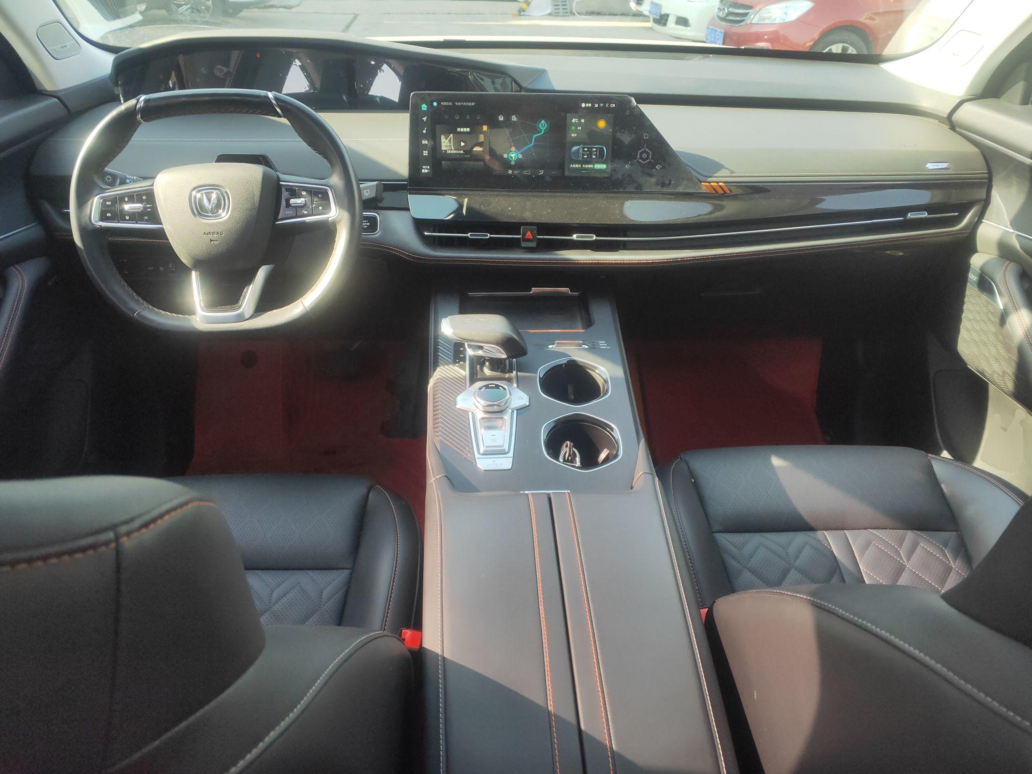 长安UNI-K 2021款 2.0T 全轮驱动尊贵型