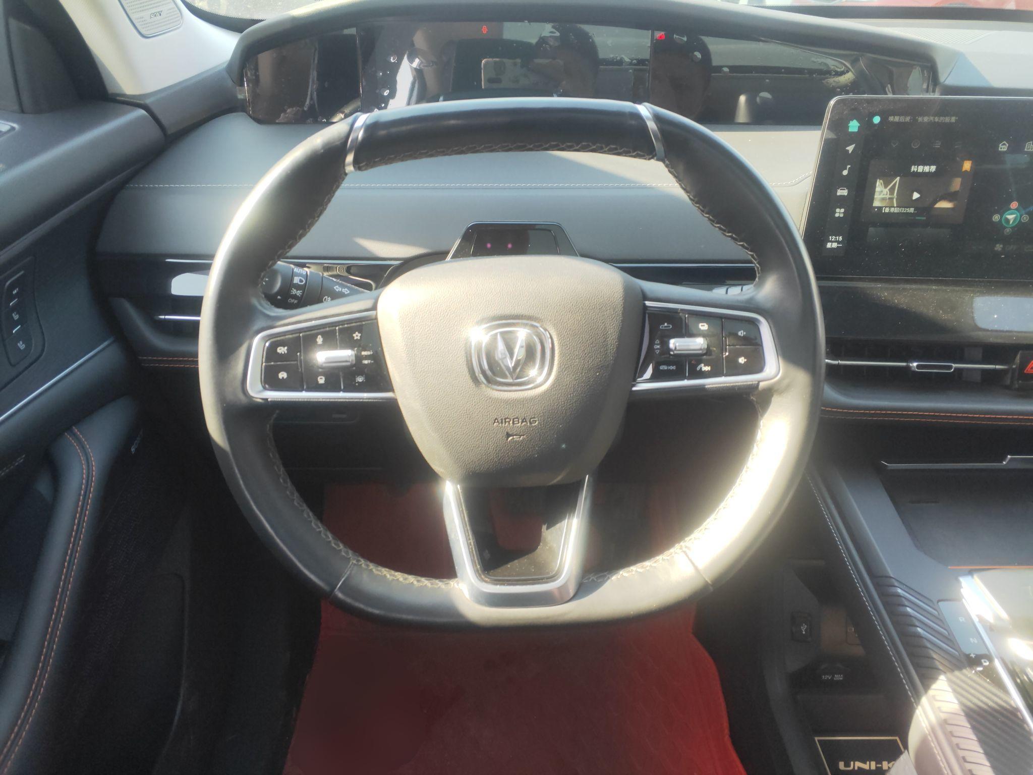 长安UNI-K 2021款 2.0T 全轮驱动尊贵型