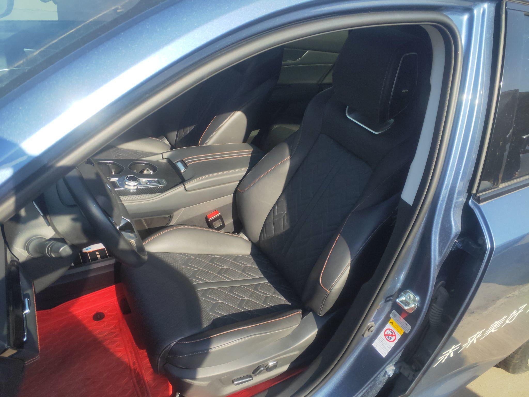 长安UNI-K 2021款 2.0T 全轮驱动尊贵型