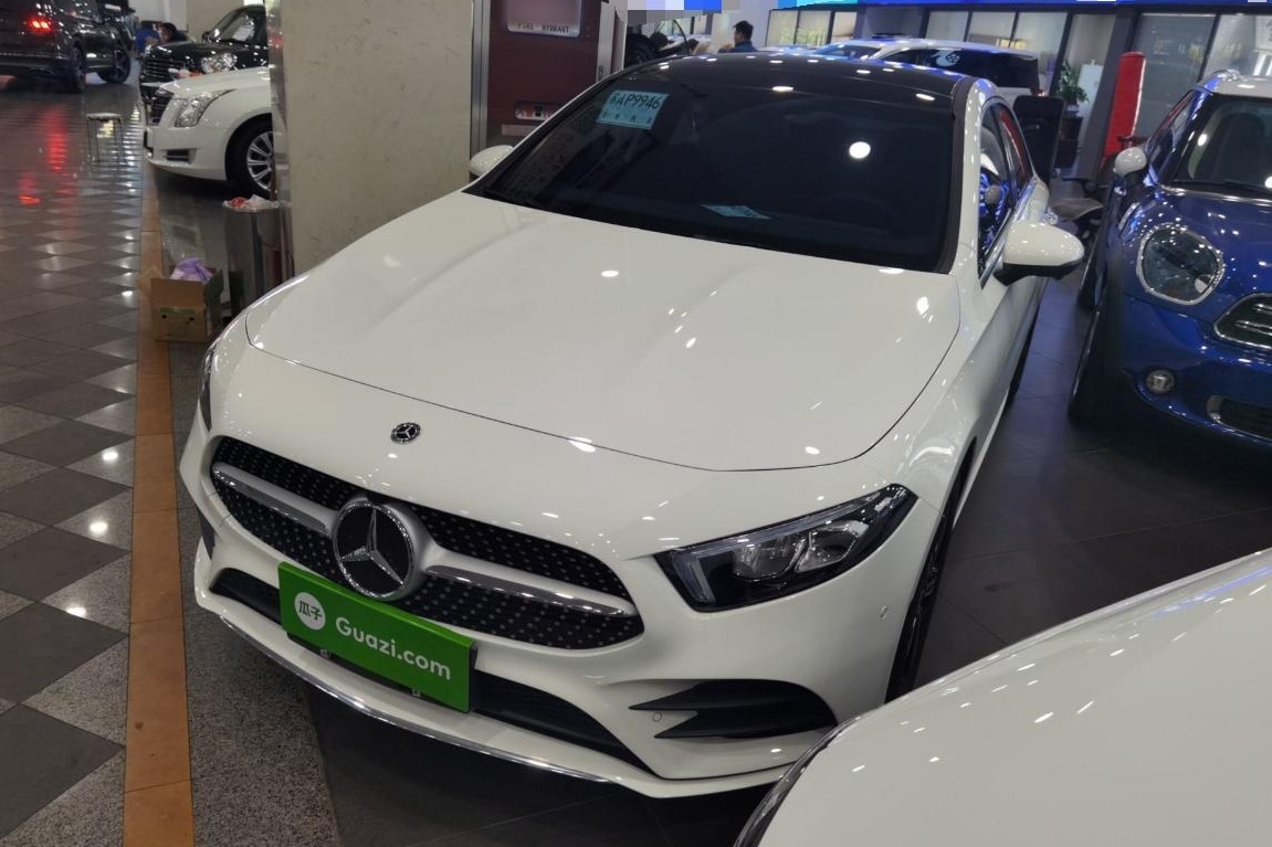 奔驰A级 2022款 改款 A 200 L 运动轿车时尚型