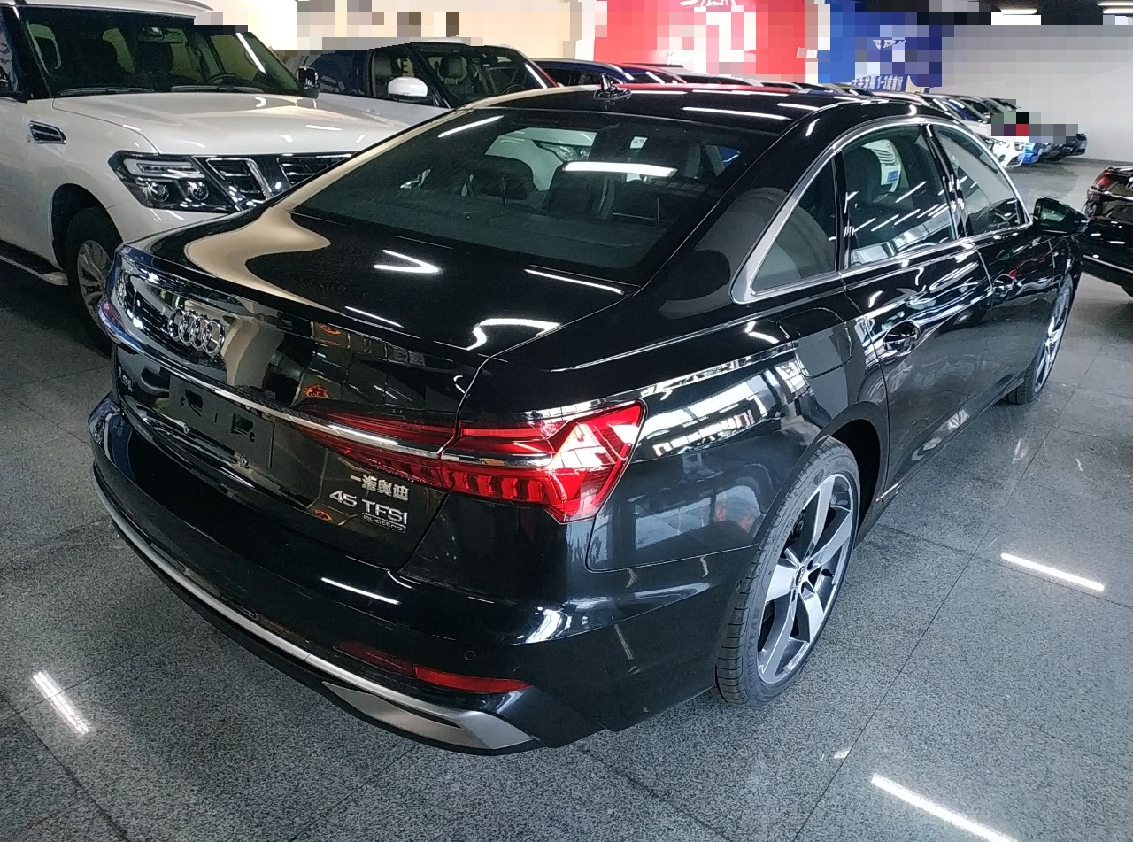 奥迪A6L 2022款 改款 45 TFSI quattro 臻选动感型