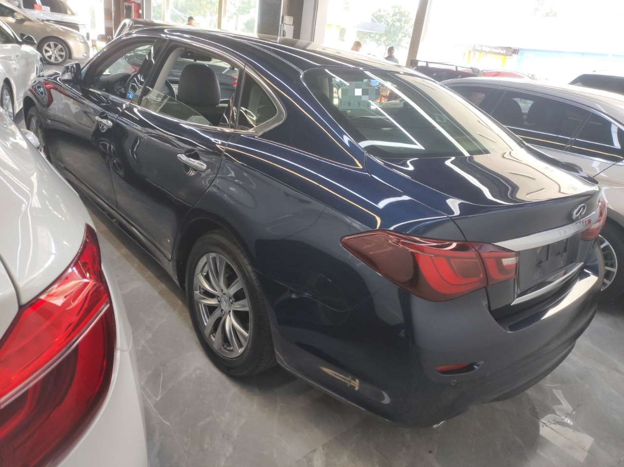 英菲尼迪Q70L 2019款 Q70L 2.0T 精英版(进口)