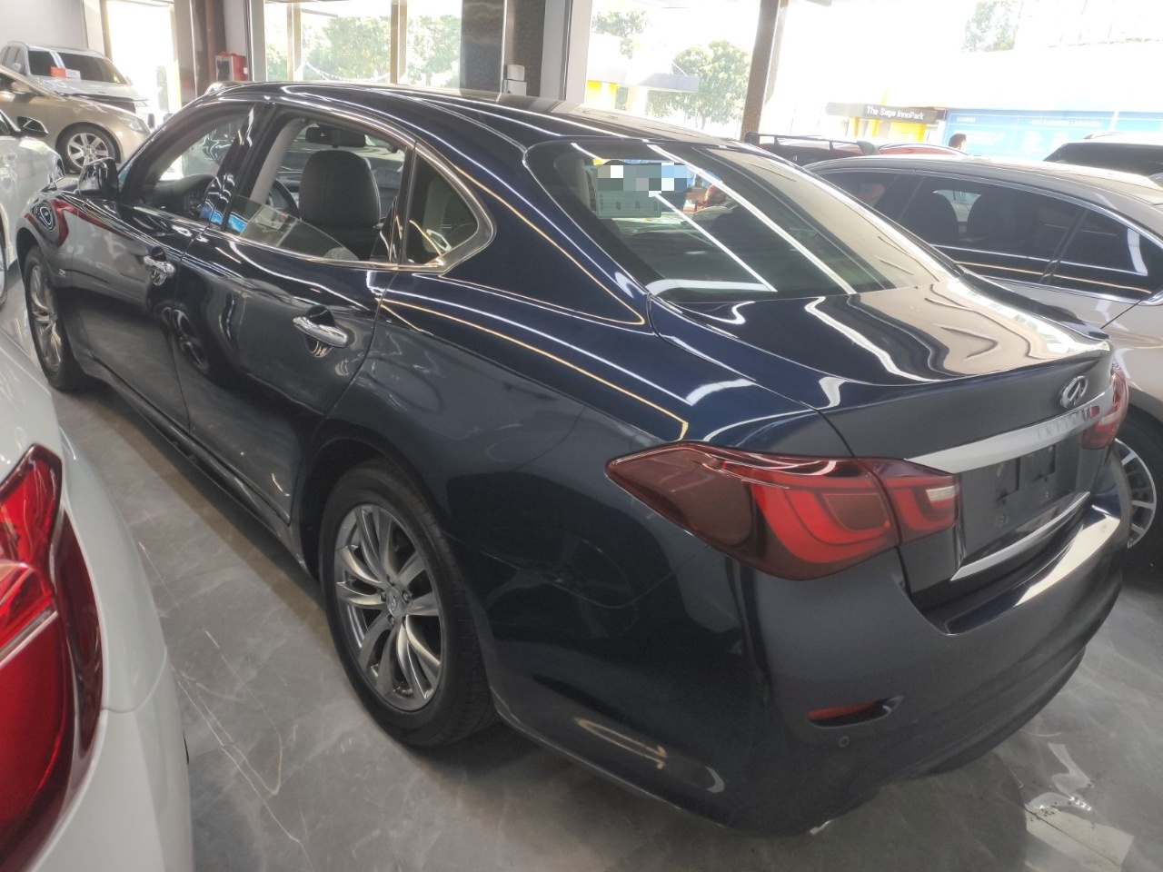 英菲尼迪Q70L 2019款 Q70L 2.0T 精英版(进口)