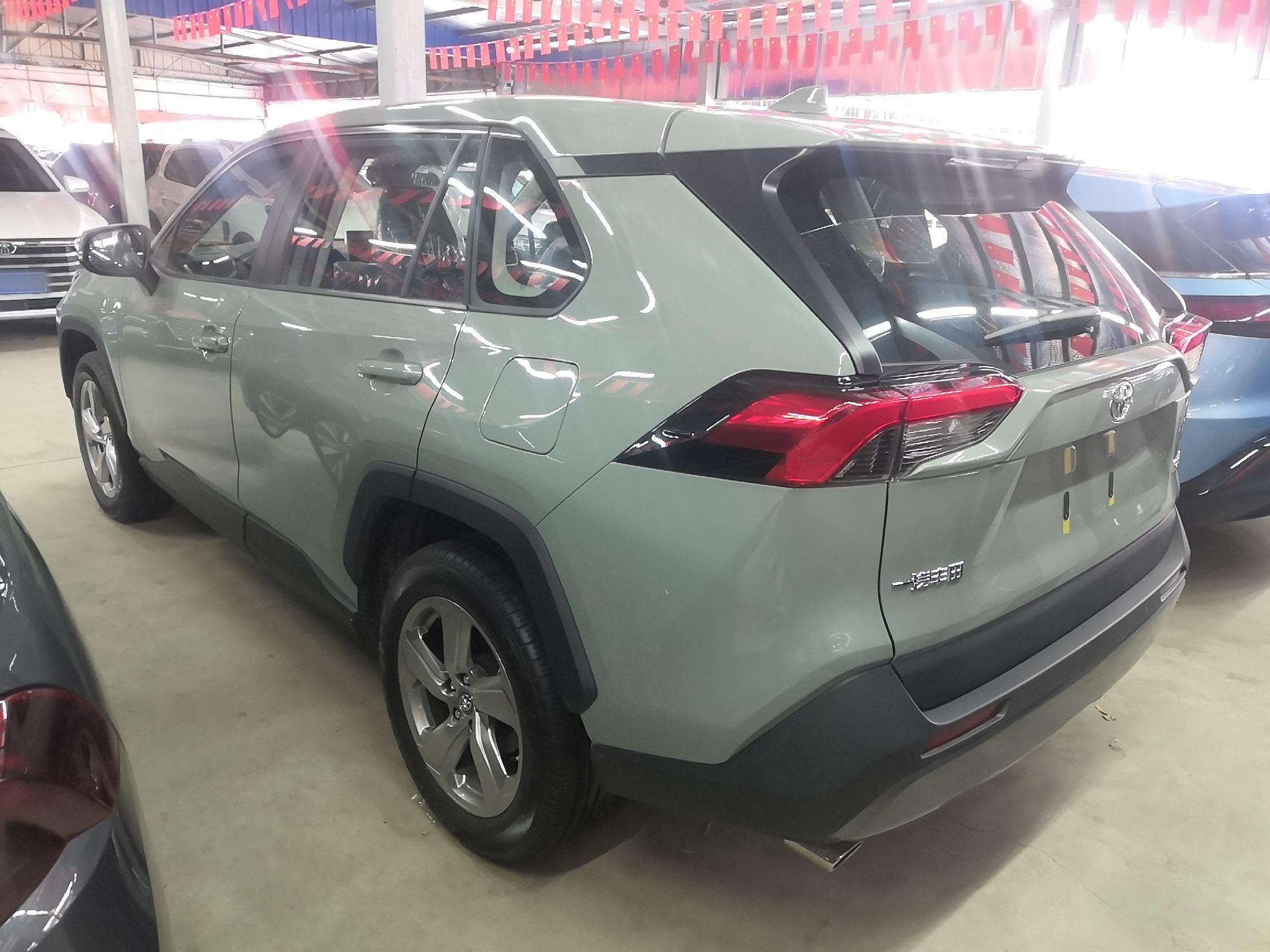 丰田 RAV4 2022款 2.0L CVT两驱风尚Plus版