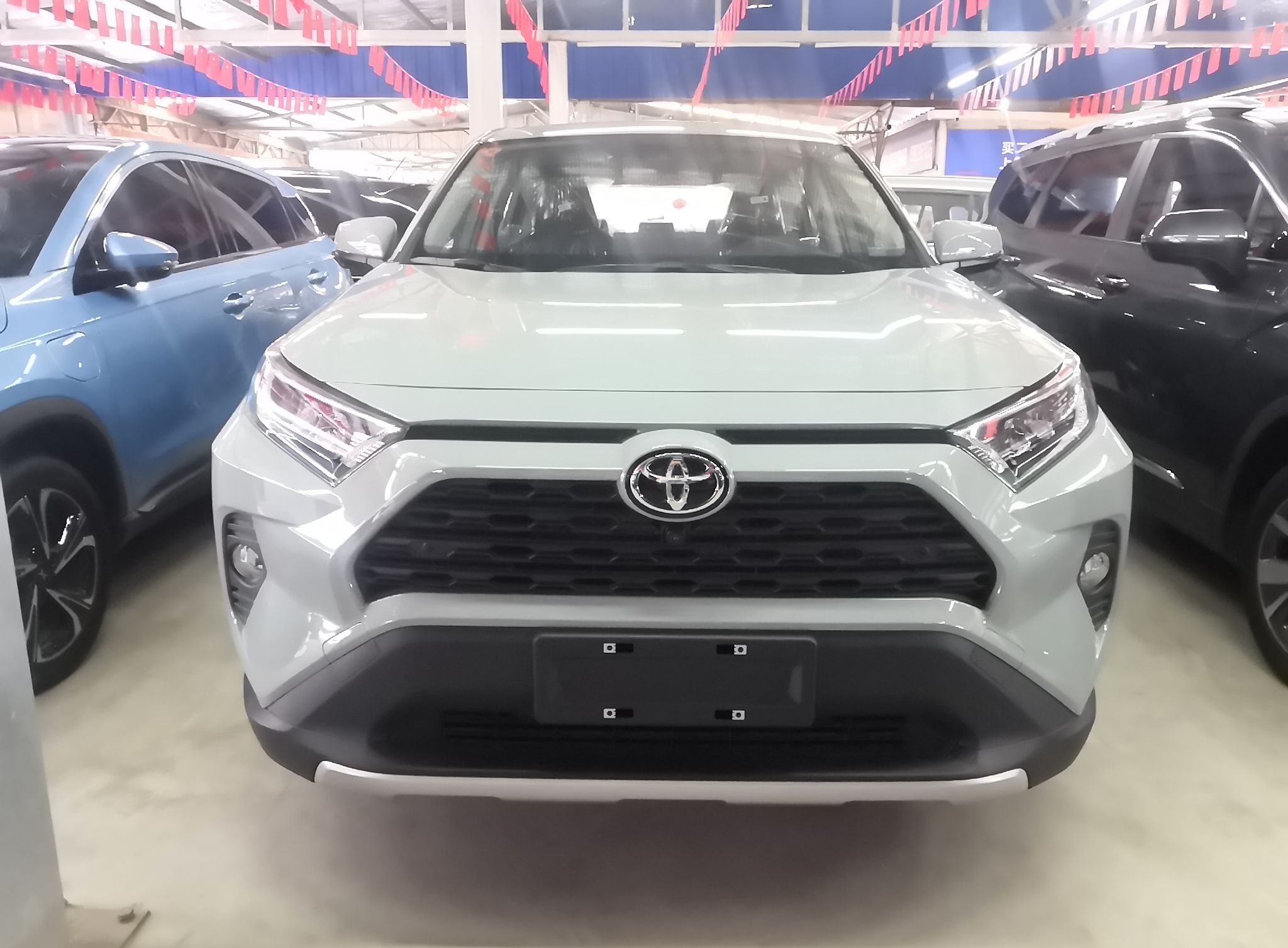 丰田 RAV4 2022款 2.0L CVT两驱风尚Plus版