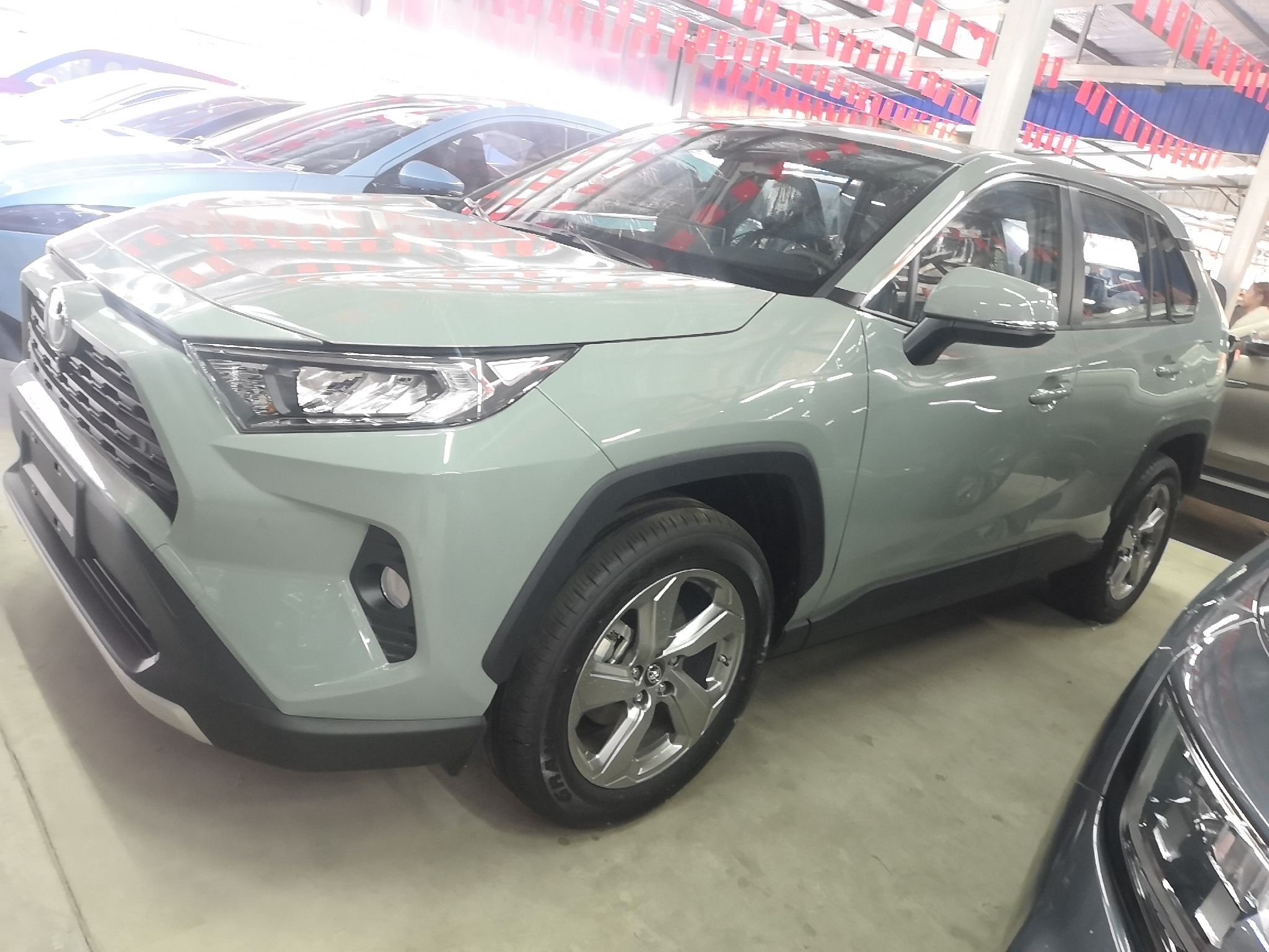 丰田 RAV4 2022款 2.0L CVT两驱风尚Plus版