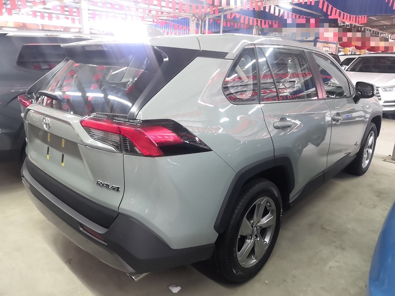 丰田 RAV4 2022款 2.0L CVT两驱风尚Plus版