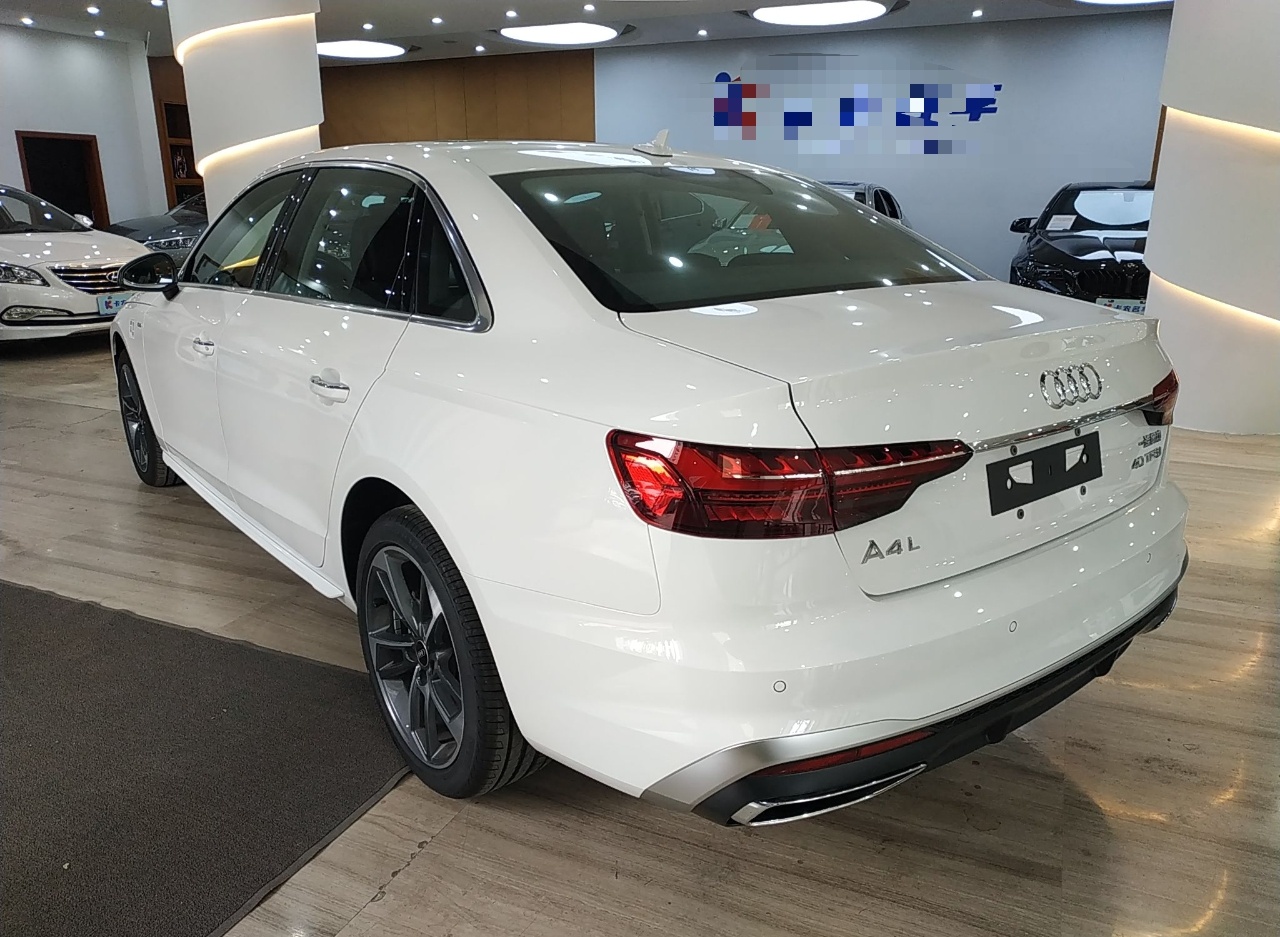 奥迪A4L 2022款 40 TFSI 时尚动感型