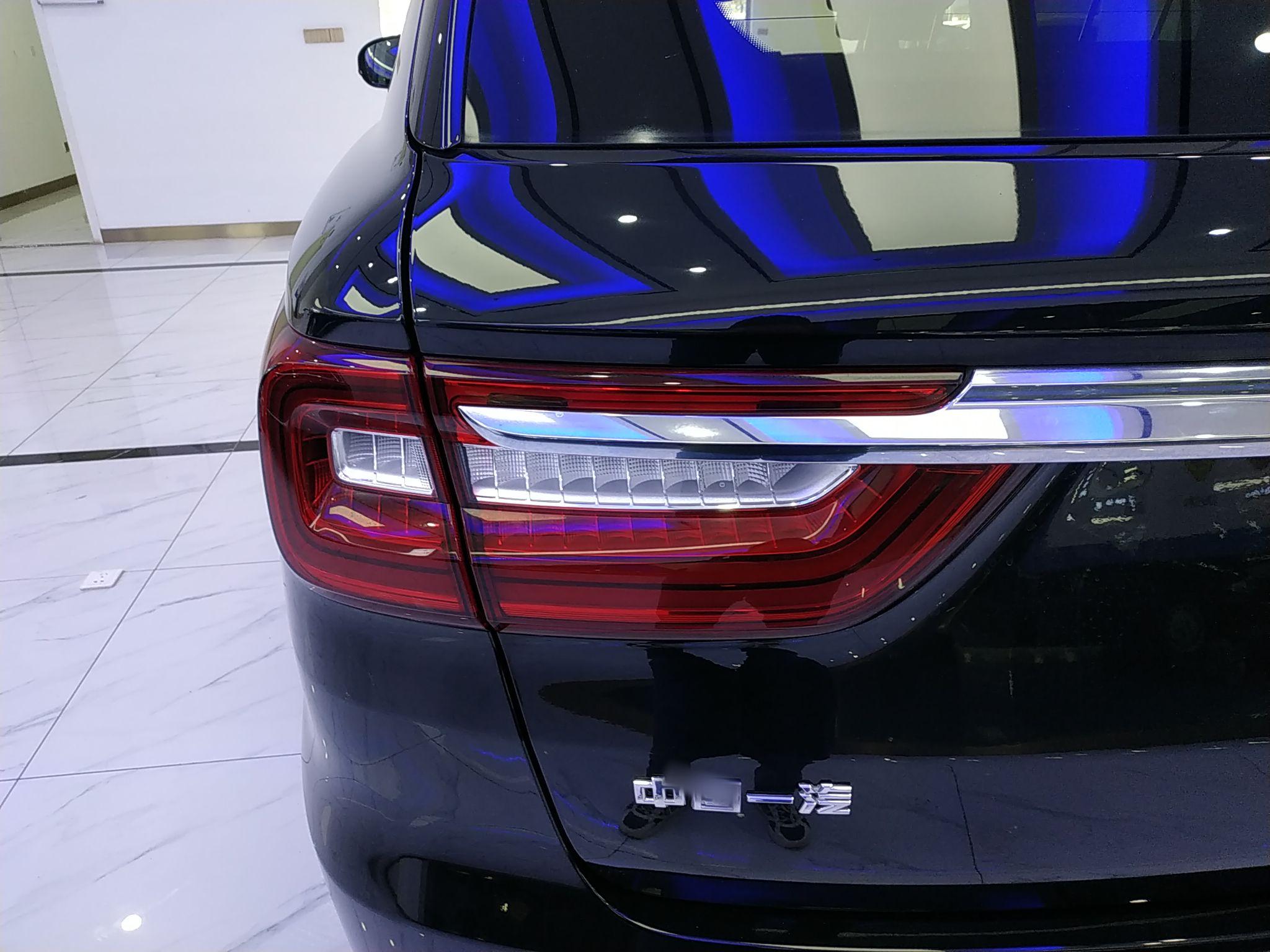 红旗HS7 2021款 2.0T 自动两驱智联旗畅版