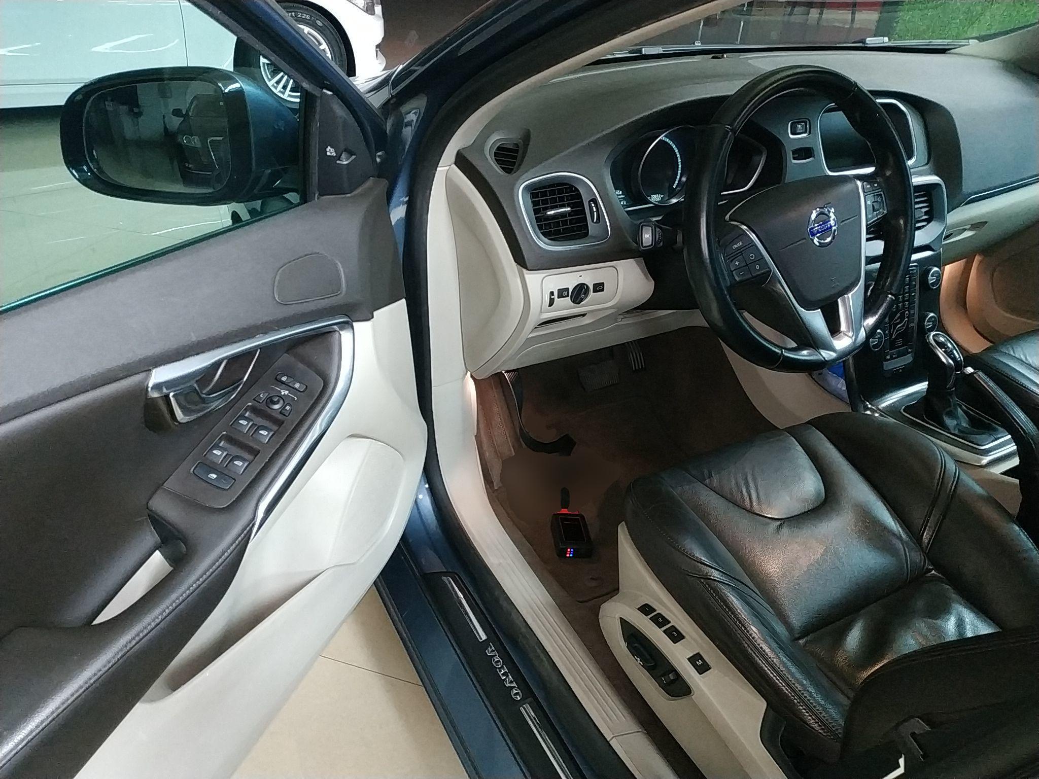 沃尔沃V40 2014款 2.0T 智雅版(进口)