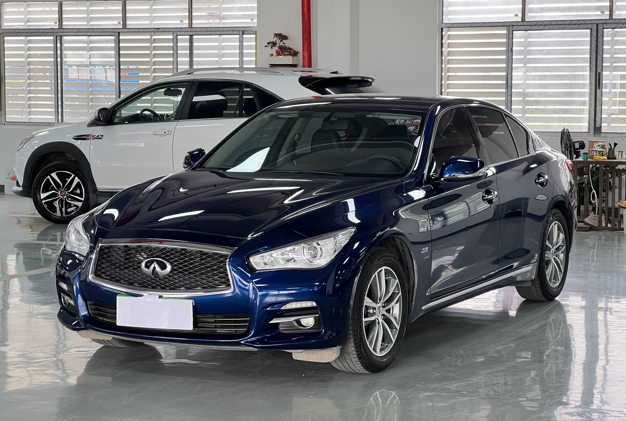 英菲尼迪Q50L 2016款 2.0T 舒适版