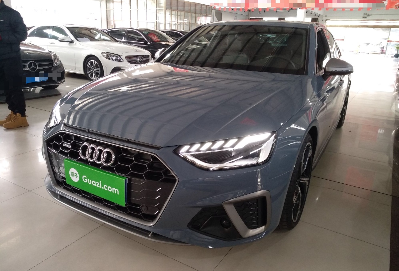 奥迪A4L 2022款 40 TFSI quattro RS套件燃速型