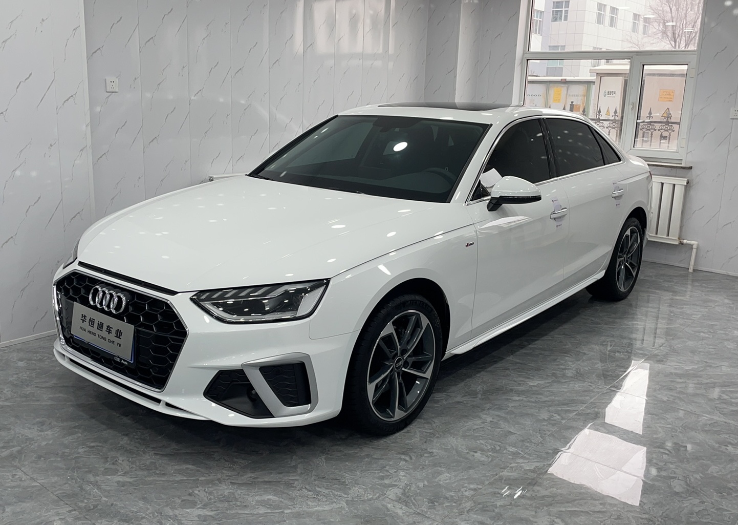 奥迪A4L 2022款 40 TFSI 时尚动感型