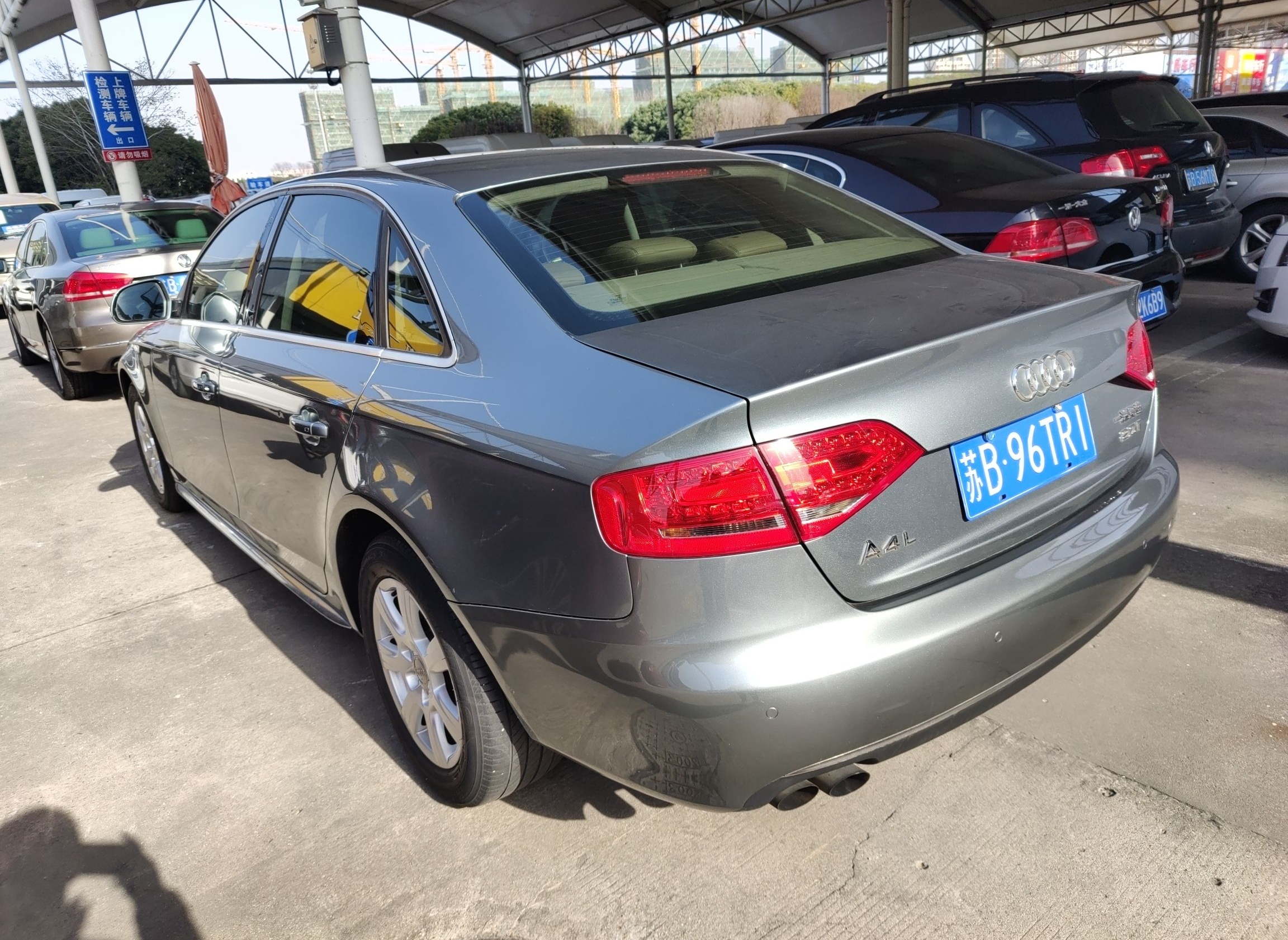 奥迪A4L 2012款 2.0 TFSI 自动标准型